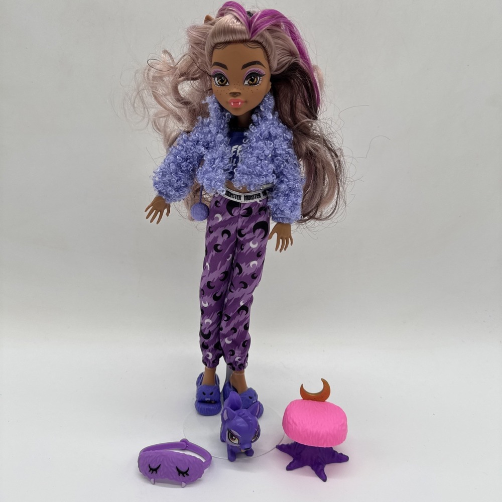 Monster High Clawdeen Wolf Creepover G3 W/ Accessories And Stand